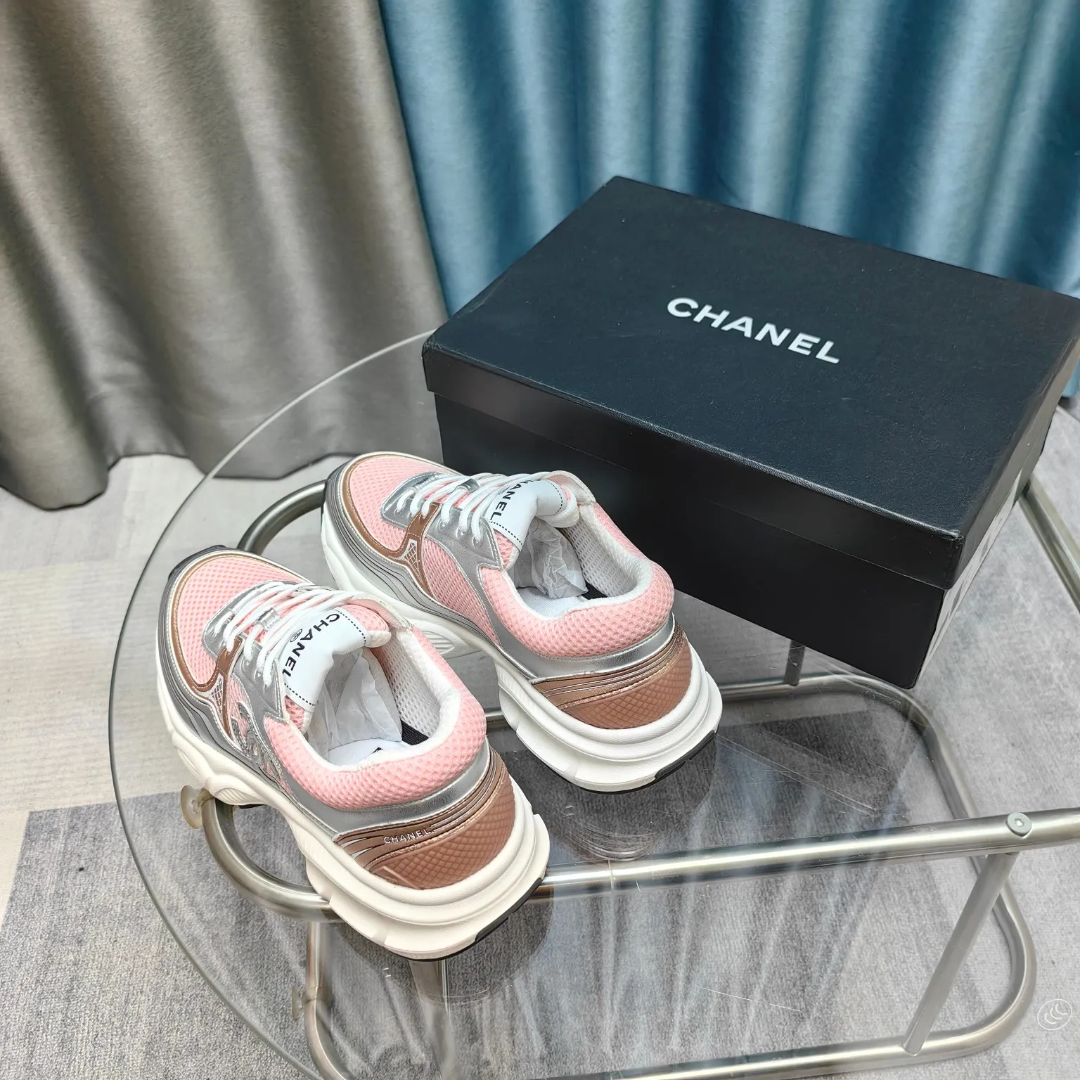 p680🐮🐮Chanel Chanel dad shoes, men and women couples - 2025 counter top casual sports shoes This classic design; the upper is electro-embroidered with a variety of techniques; the outsole is fashionable and sporty; it is unusual to incorporate a variety of color matching elements... The diversified mix and match is very beautiful and versatile, casual, fashionable, sports and outdoor can be taken into account... ꫛꫀꪝ Go➫ Material: ❶Upper is made of: Original imported first-layer silk cowhide + original waterproof cloth + original first-layer cowhide ❷Inner lining: original sheep lining + mesh ❸Outsole based on: original TPU combination outsole Special counter boutique packaging complete set for women 35–41